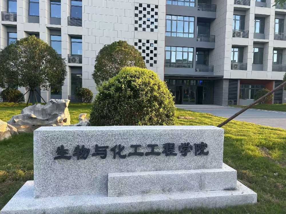 张家界市扬州职业大学体育场高杆灯项目
